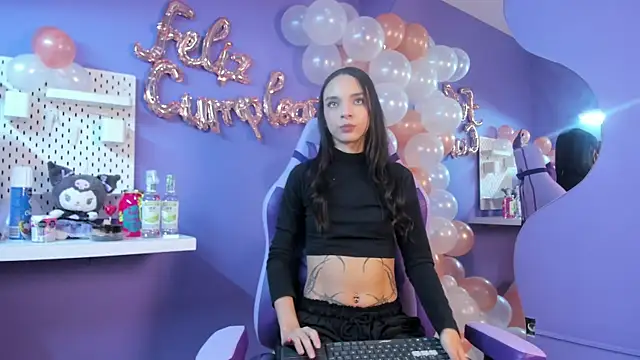 Snapshot of Zoe_444 chatting on 04-12-26, 04:16 Zoe 444 online show from 04-12-26, 04:16