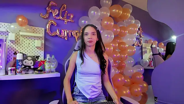 Snapshot of Zoe_444 chatting on 04-11-26, 04:53 Zoe 444 online show from 04-11-26, 04:53