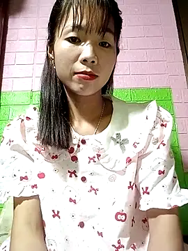 Snapshot of AmyLinee01 chatting on 04-26-26, 03:31 AmyLinee01 online show from 04-26-26, 03:31