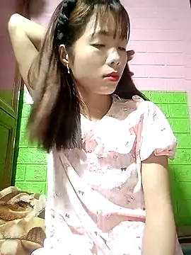 Snapshot of AmyLinee01 chatting on 04-23-26, 01:45 AmyLinee01 online show from 04-23-26, 01:45