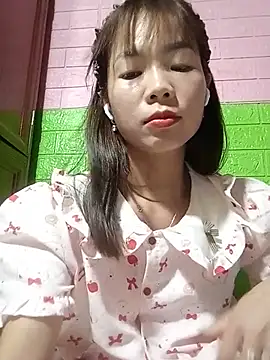 Snapshot of AmyLinee01 chatting on 05-30-26, 05:29 AmyLinee01 online show from 05-30-26, 05:29