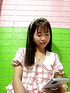 Snapshot of AmyLinee01 chatting on 06-13-26, 07:06 AmyLinee01 online show from 06-13-26, 07:06