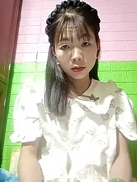 Snapshot of AmyLinee01 chatting on 05-19-26, 04:52 AmyLinee01 online show from 05-19-26, 04:52
