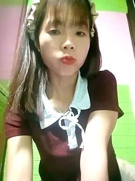 Snapshot of AmyLinee01 chatting on 05-04-26, 11:57 AmyLinee01 online show from 05-04-26, 11:57