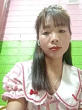 Snapshot of AmyLinee01 chatting on 06-12-26, 06:49 AmyLinee01 online show from 06-12-26, 06:49