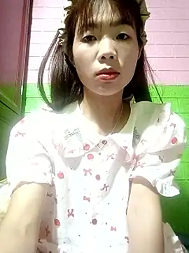 Snapshot of AmyLinee01 chatting on 05-09-26, 05:55 AmyLinee01 online show from 05-09-26, 05:55