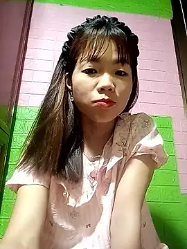 Snapshot of AmyLinee01 chatting on 05-13-26, 10:39 AmyLinee01 online show from 05-13-26, 10:39