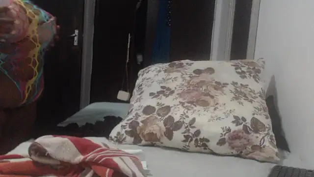 Lucia-boobs online show from 04-21-26, 06:47