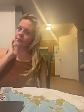Snapshot of GwenWilde31 chatting on 06-23-26, 05:38 GwenWilde31 online show from 06-23-26, 05:38