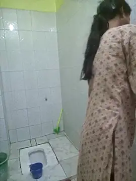 Curvy Amyra online show from 04-16-26, 01:56