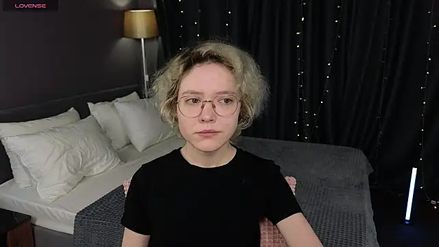 Snapshot of HottoKori chatting on 07-18-26, 05:38 HottoKori online show from 07-18-26, 05:38