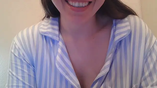 Snapshot of mery_lou20252 chatting on 06-15-26, 06:51 mery lou20252 online show from 06-15-26, 06:51