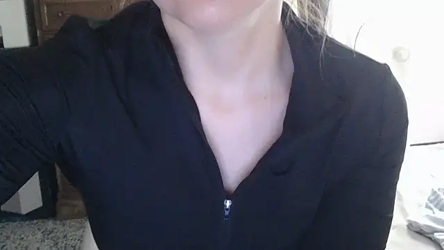 Snapshot of mery_lou20252 chatting on 06-20-26, 11:04 mery lou20252 online show from 06-20-26, 11:04