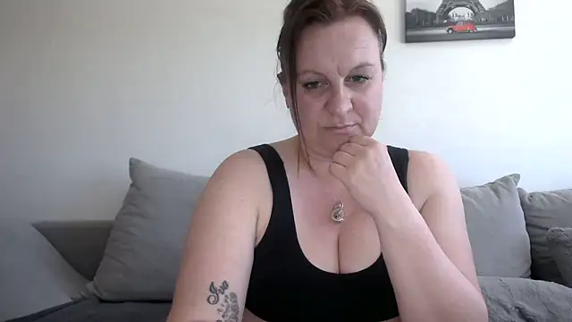 Snapshot of HotPussy785 chatting on 05-01-26, 01:16 HotPussy785 online show from 05-01-26, 01:16