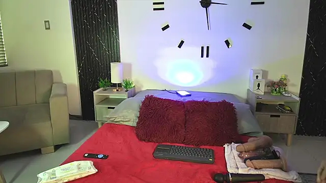 Snapshot of aurora_petitee chatting on 05-16-26, 01:32 aurora petitee online show from 05-16-26, 01:32