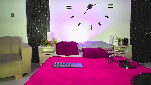 aurora petitee online show from 05-04-26, 12:41