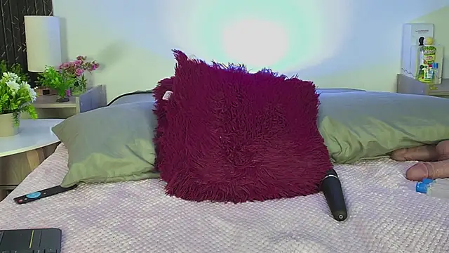 Snapshot of aurora_petitee chatting on 06-03-26, 02:33 aurora petitee online show from 06-03-26, 02:33