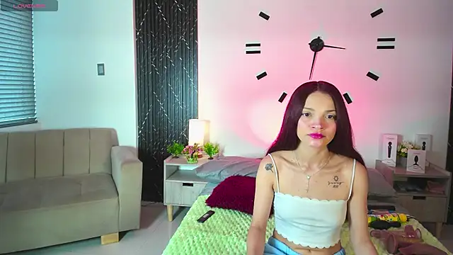 aurora petitee online show from 04-25-26, 01:36
