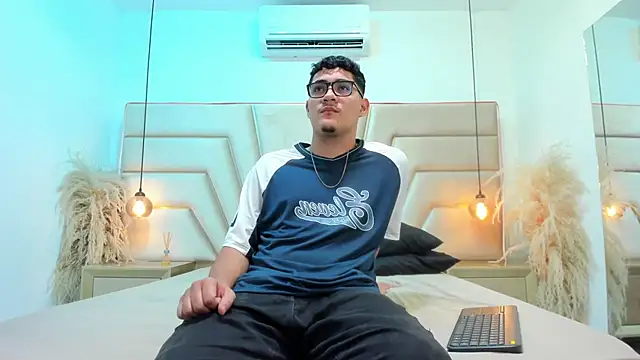 DylanLuxe online show from 03-25-26, 06:35