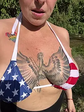 Snapshot of MiaHotboobs chatting on 03-21-26, 08:35 MiaHotboobs online show from 03-21-26, 08:35