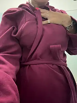 Supremegirlvibes online show from 06-26-26, 07:52