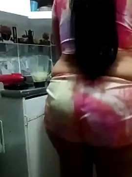 Snapshot of sexymomsn chatting on 05-12-26, 10:54 sexymomsn online show from 05-12-26, 10:54