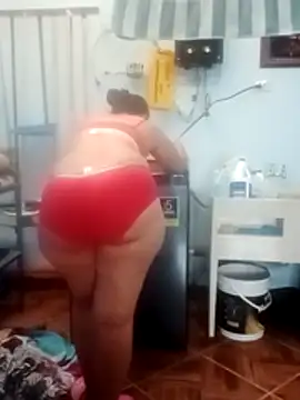 Snapshot of sexymomsn chatting on 06-03-26, 01:23 sexymomsn online show from 06-03-26, 01:23