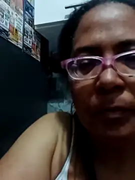 Snapshot of sexymomsn chatting on 05-15-26, 01:53 sexymomsn online show from 05-15-26, 01:53
