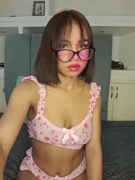 Snapshot of Lucy_Em chatting on 05-27-26, 12:34 Lucy Em online show from 05-27-26, 12:34