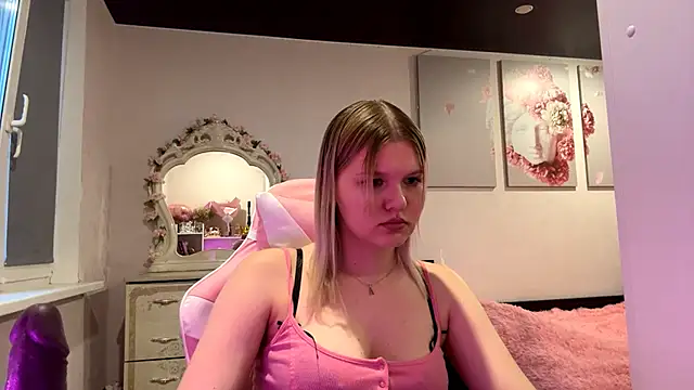 SweettAnny online show from 06-13-26, 05:55