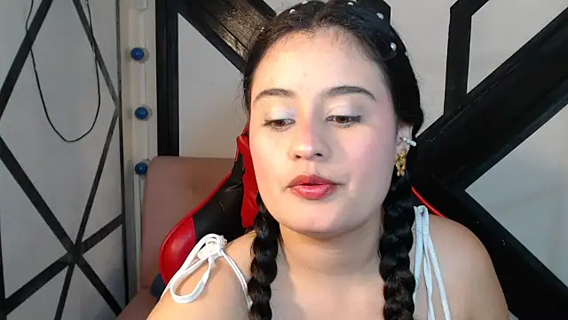 Snapshot of gabriela_tm1 chatting on 06-01-26, 01:00 gabriela tm1 online show from 06-01-26, 01:00