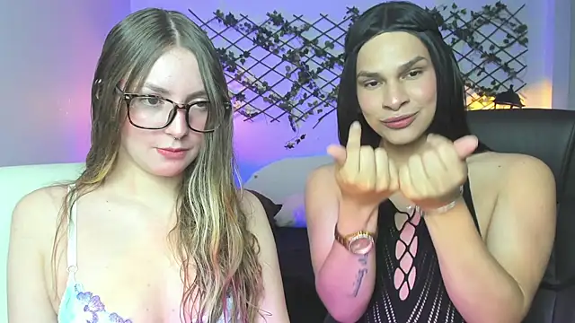 Snapshot of Honey__kiss chatting on 03-23-26, 12:33 Honey kiss online show from 03-23-26, 12:33