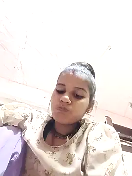 Snapshot of Raveena0990 chatting on 05-27-26, 03:19 Raveena0990 online show from 05-27-26, 03:19