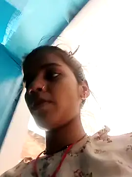 Snapshot of Raveena0990 chatting on 05-28-26, 03:58 Raveena0990 online show from 05-28-26, 03:58