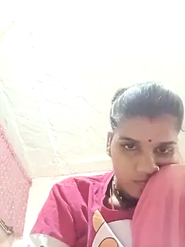 Snapshot of Raveena0990 chatting on 05-26-26, 09:51 Raveena0990 online show from 05-26-26, 09:51