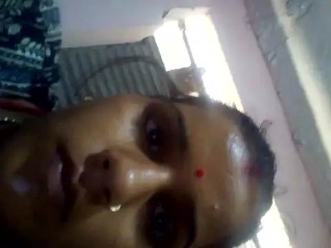 Snapshot of Raveena0990 chatting on 05-16-26, 03:27 Raveena0990 online show from 05-16-26, 03:27