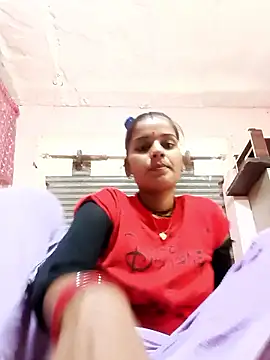Snapshot of Raveena0990 chatting on 05-23-26, 08:35 Raveena0990 online show from 05-23-26, 08:35