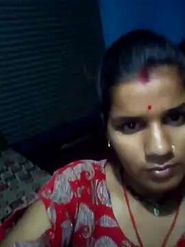 Snapshot of Raveena0990 chatting on 05-20-26, 02:47 Raveena0990 online show from 05-20-26, 02:47
