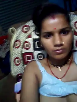 Snapshot of Raveena0990 chatting on 05-19-26, 02:24 Raveena0990 online show from 05-19-26, 02:24