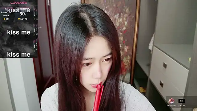 Snapshot of Hannah-baby chatting on 03-27-26, 07:39 Hannah-baby online show from 03-27-26, 07:39