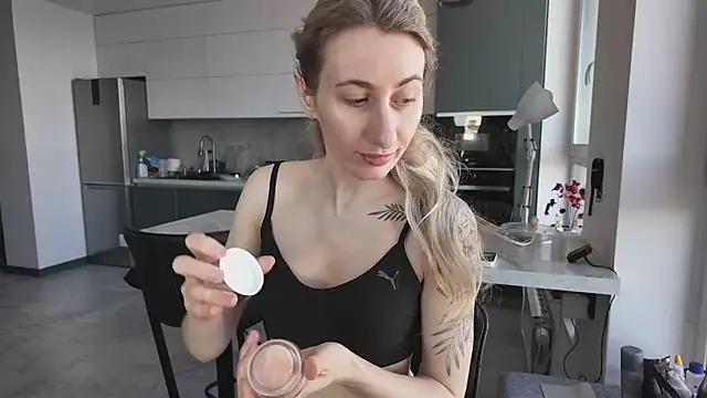 HEY KITSUNKA online show from 04-05-26, 08:32