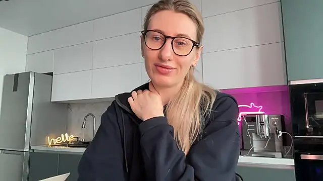 HEY KITSUNKA online show from 04-10-26, 09:16