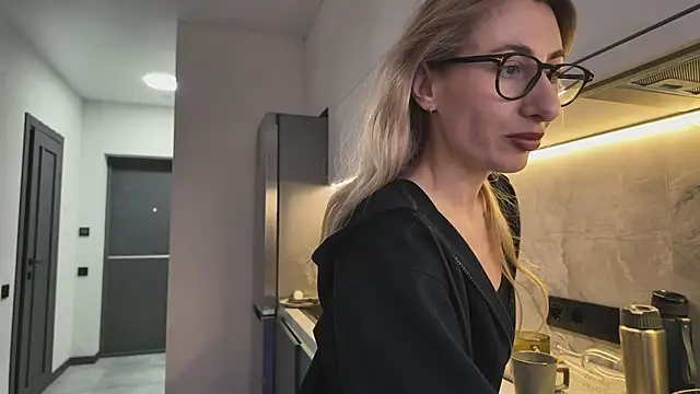 HEY KITSUNKA online show from 04-06-26, 06:31