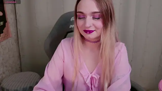 Snapshot of lucysussy chatting on 07-12-26, 05:36 lucysussy online show from 07-12-26, 05:36