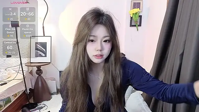 Snapshot of DAHLiA95 chatting on 05-10-26, 12:42 DAHLiA95 online show from 05-10-26, 12:42