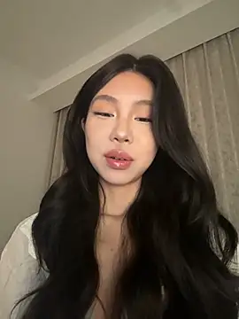 Snapshot of jolie_33 chatting on 06-15-26, 01:33 jolie 33 online show from 06-15-26, 01:33