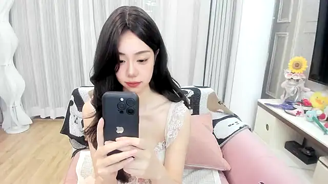 jolie 33 online show from 04-19-26, 01:45