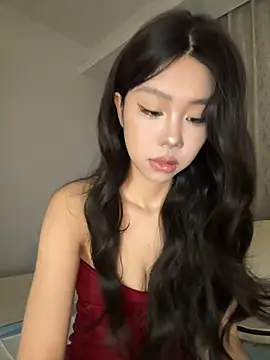 Snapshot of jolie_33 chatting on 06-07-26, 01:05 jolie 33 online show from 06-07-26, 01:05