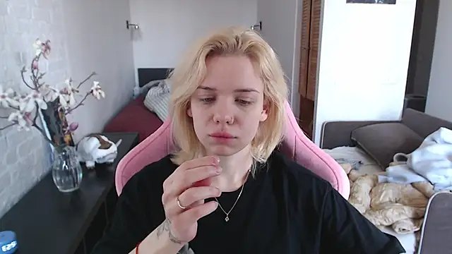 Snapshot of TenderChloe chatting on 03-31-26, 09:55 TenderChloe online show from 03-31-26, 09:55