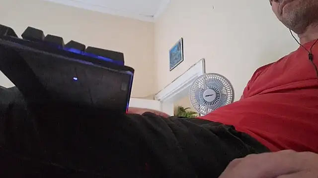 Sueliton2 online show from 03-31-26, 07:49